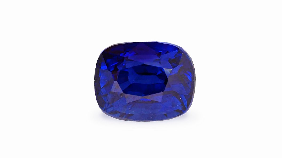 A deep royal blue sapphire of 2.08 carats, heated, from the Joalys inventory