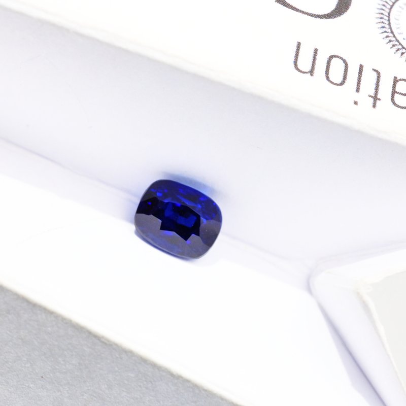 Deep Royal Blue Sapphire - View 2