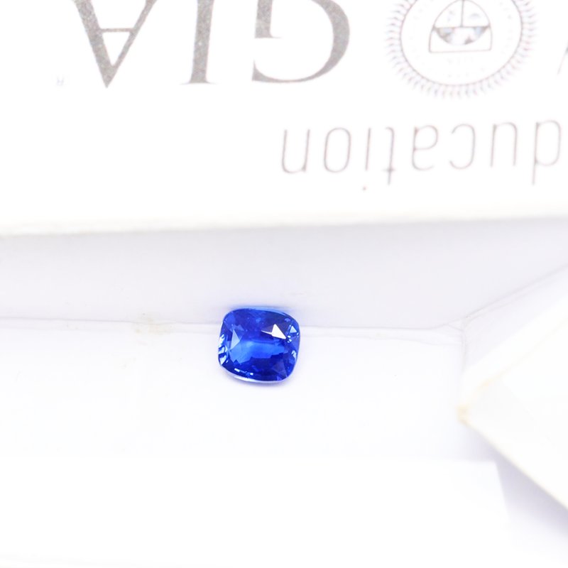Cornflower Blue Sapphire - View 2
