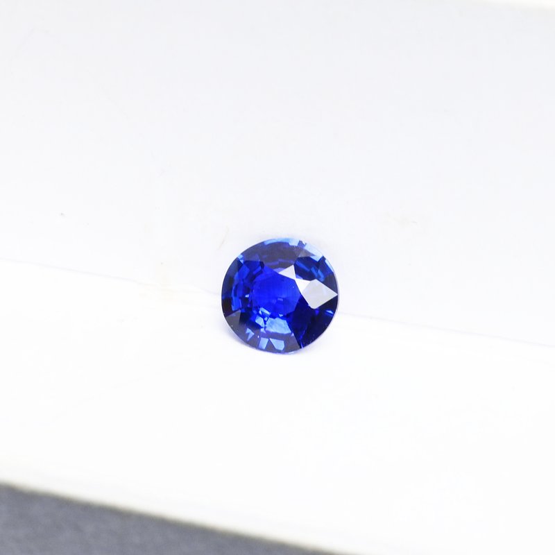 Vivid Royal Blue Sapphire - View 2