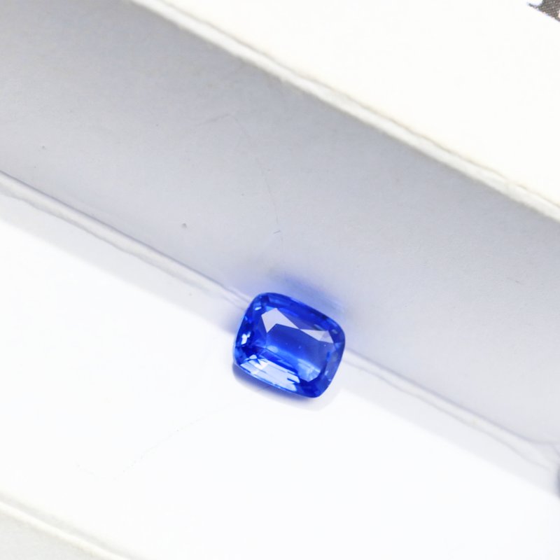 Cornflower Blue Sapphire - View 2