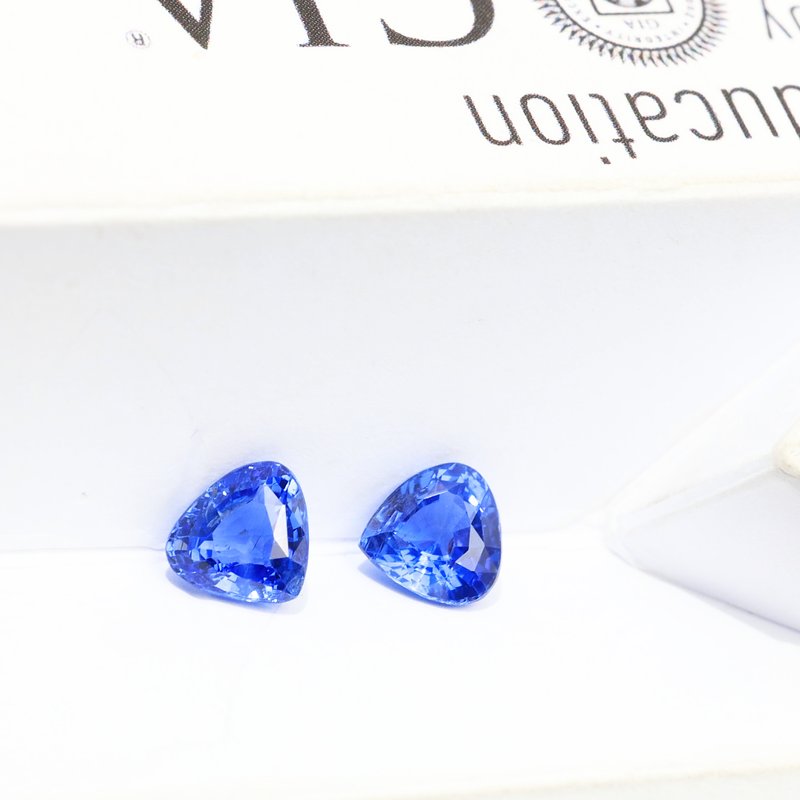 Cornflower Blue Sapphire Pair - View 2
