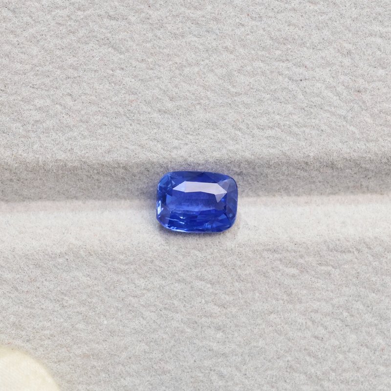 Cornflower Blue Sapphire - View 2