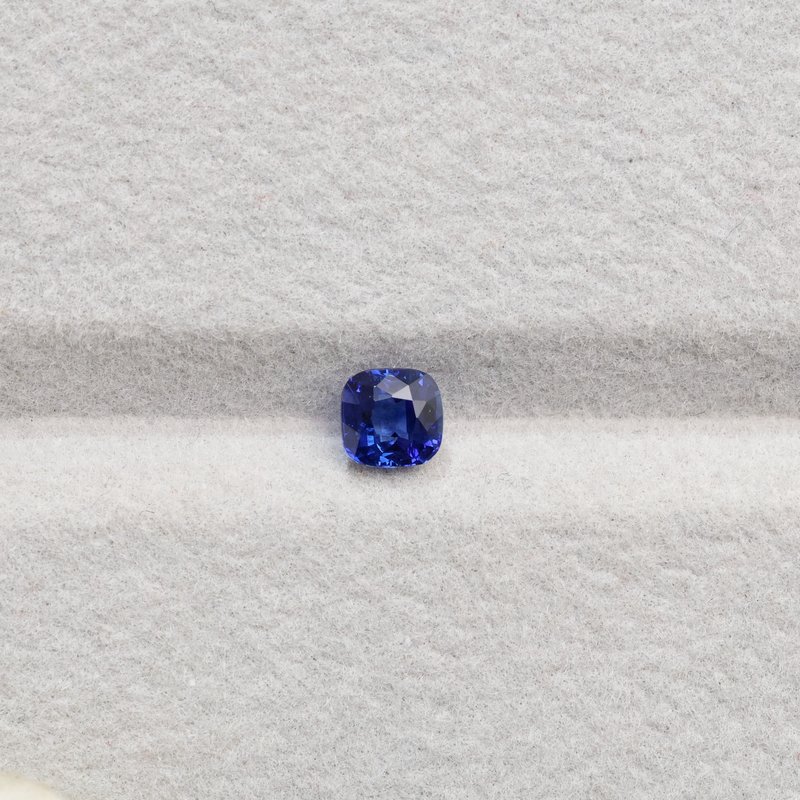 Vivid Blue Sapphire - View 2