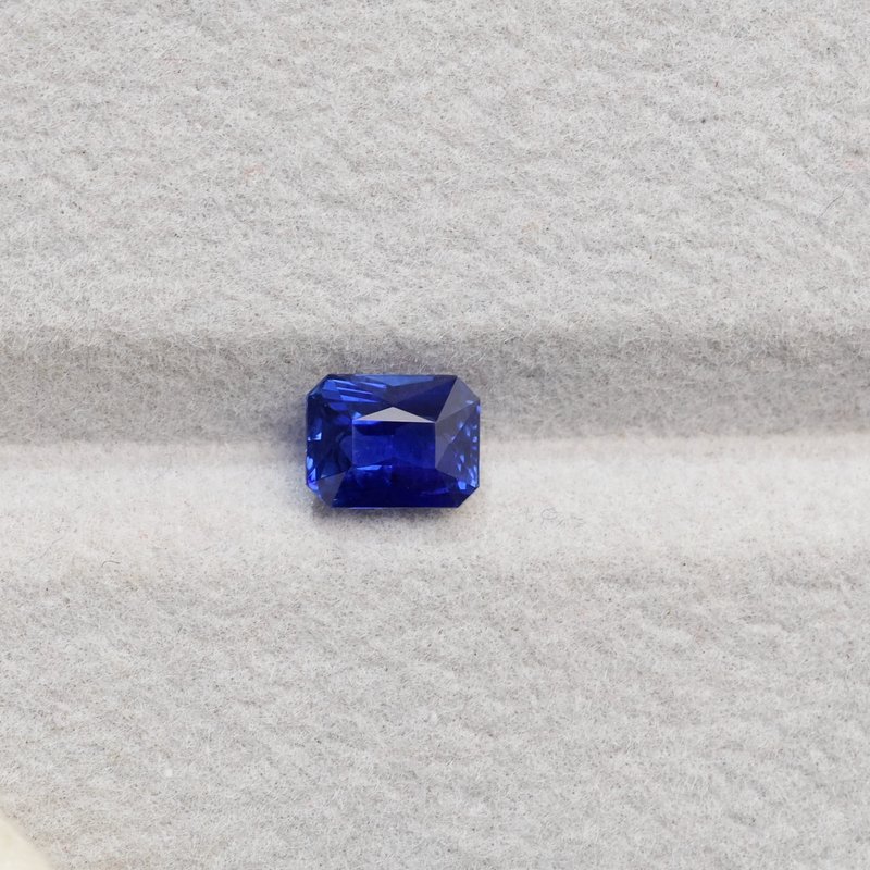 Royal Blue Sapphire - View 2