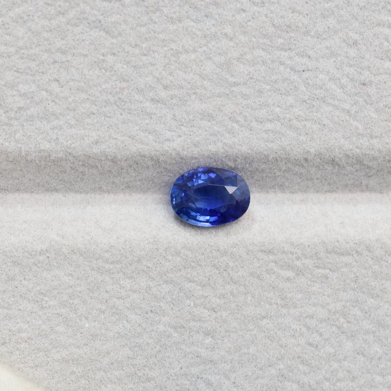 Vivid Blue Sapphire - View 2