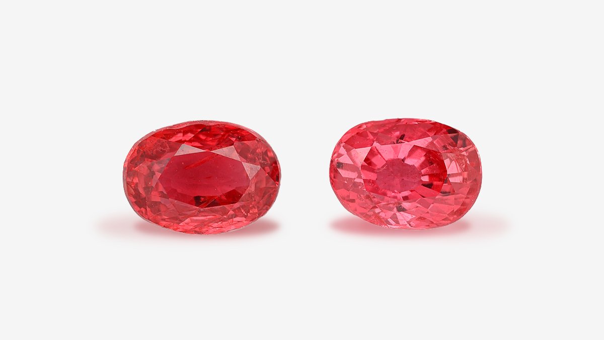 Paire de deux rubis ovales rouge orangé, nettement plus pâles et moins saturés, 1,99 carat au total, notre prix le plus bas à 374 € le carat