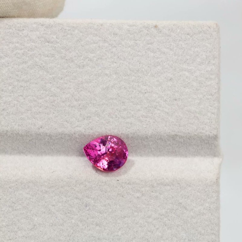 Vivid Pink Sapphire - View 2