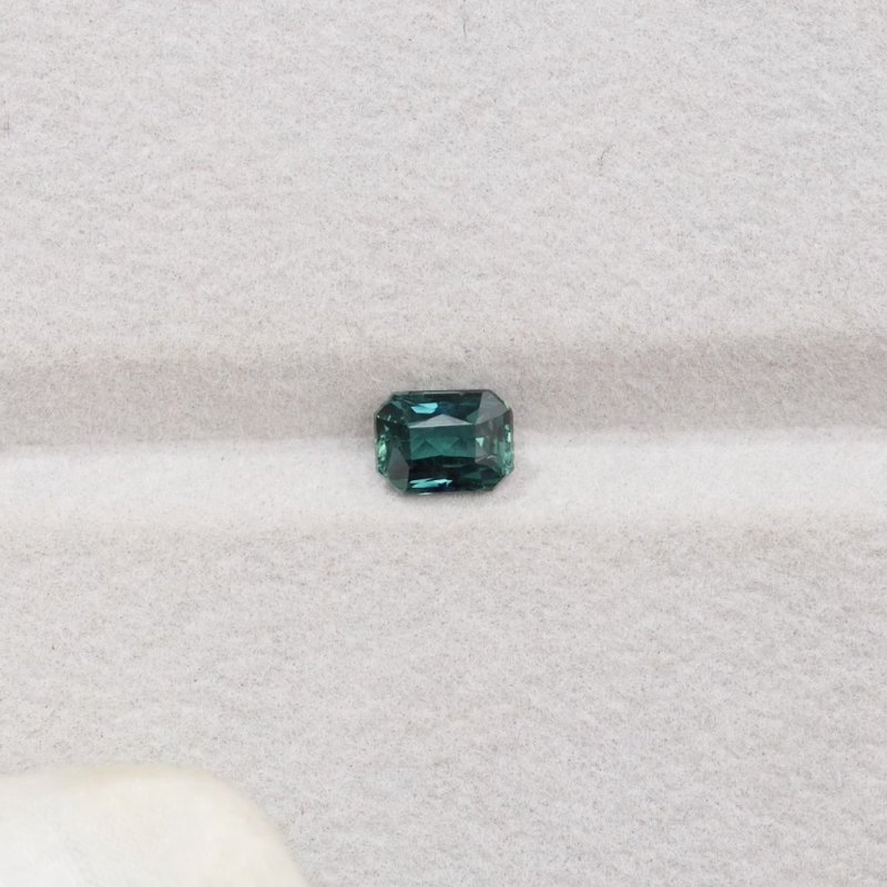 Bi-Color Sapphire - View 2