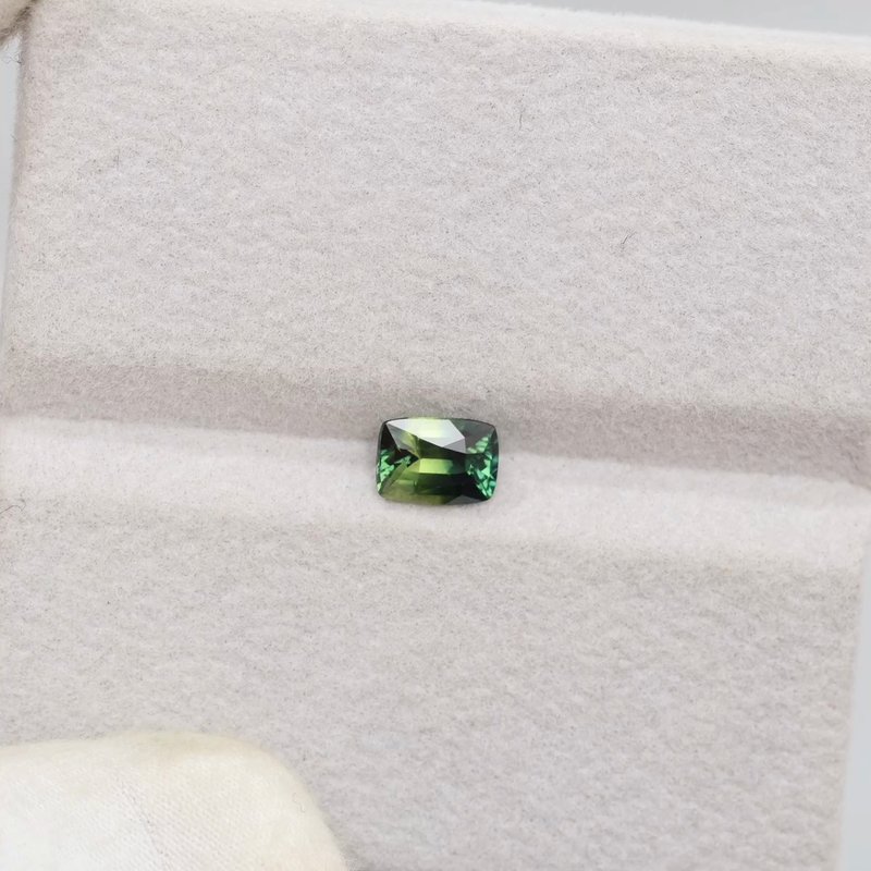 Bi-Color Sapphire - View 2