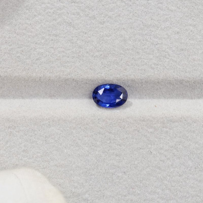 Royal Blue Sapphire - View 2