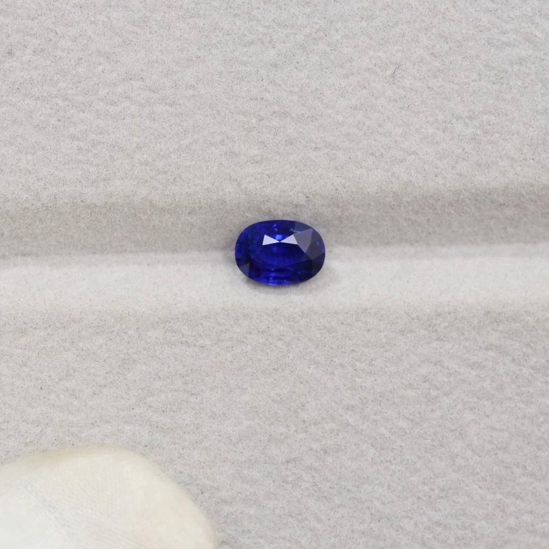 Royal Blue Sapphire - View 2