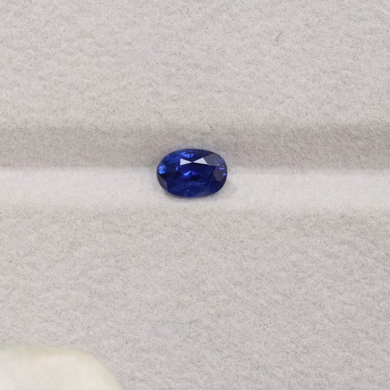 Royal Blue Sapphire - View 2
