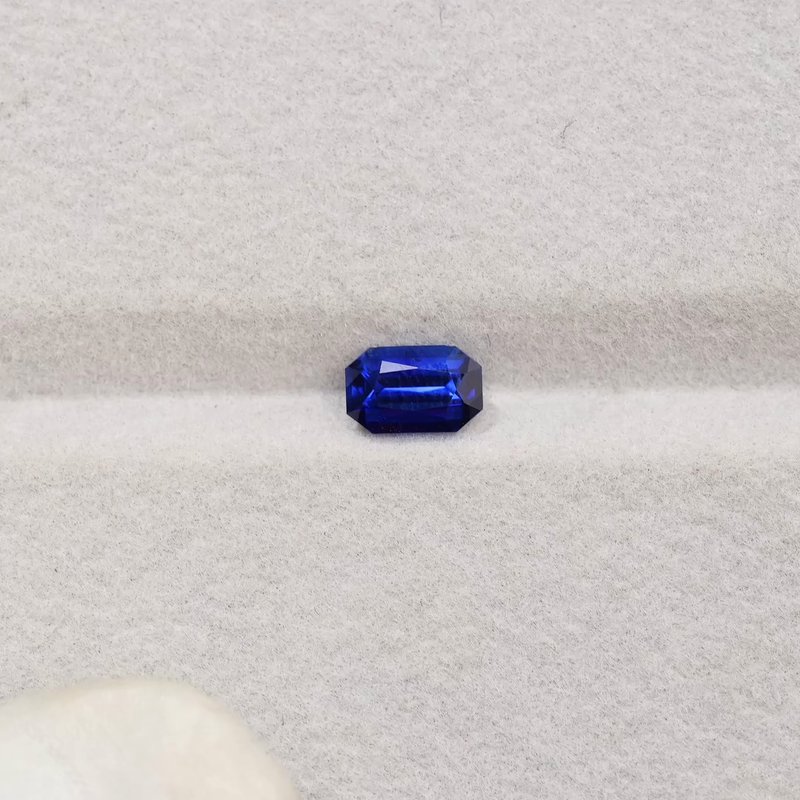 Royal Blue Sapphire - View 2