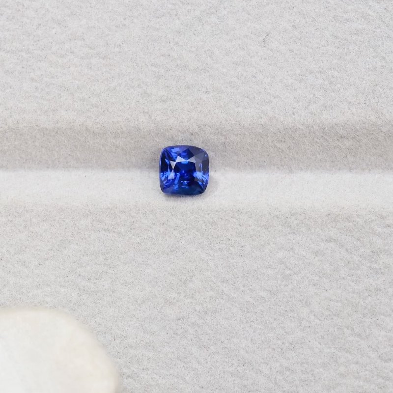 Royal Blue Sapphire - View 2