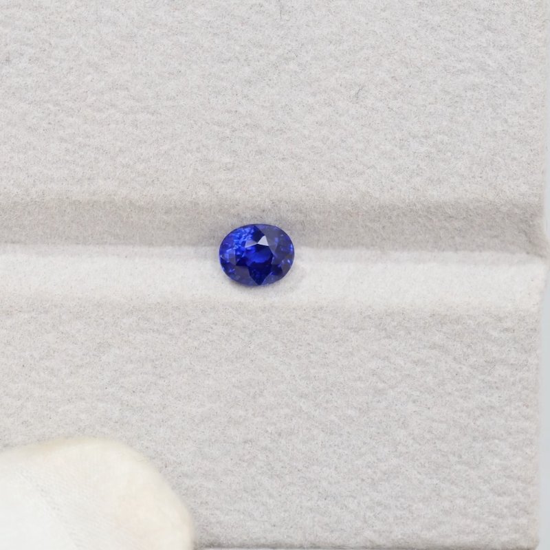 Vivid Royal Blue Sapphire - View 2