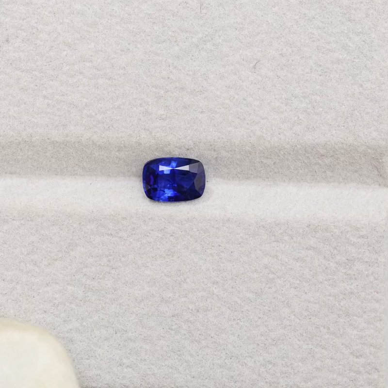 Royal Blue Sapphire - View 2