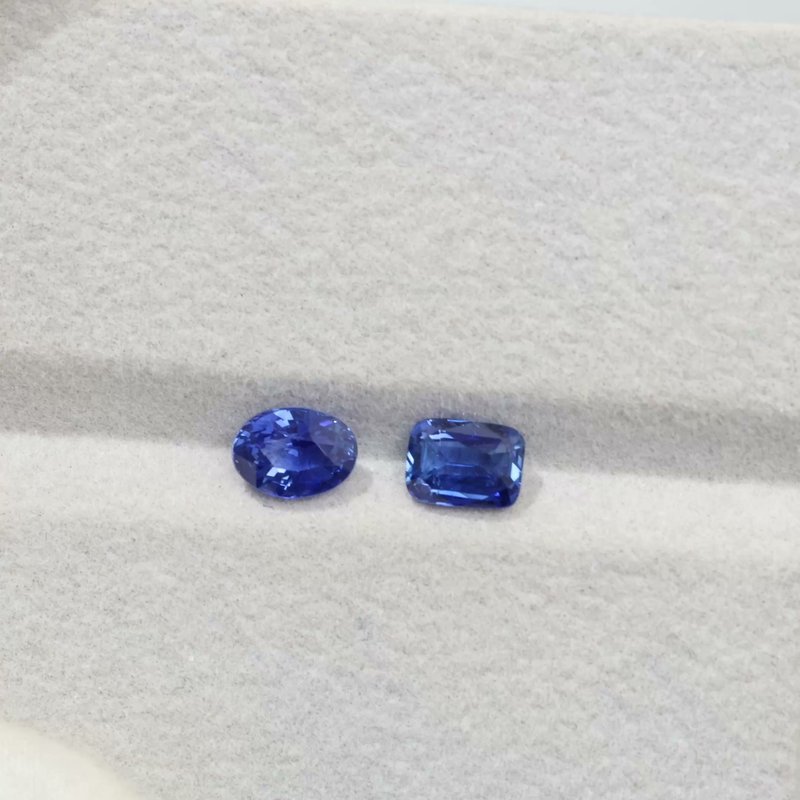 Vivid Blue Sapphire - View 2