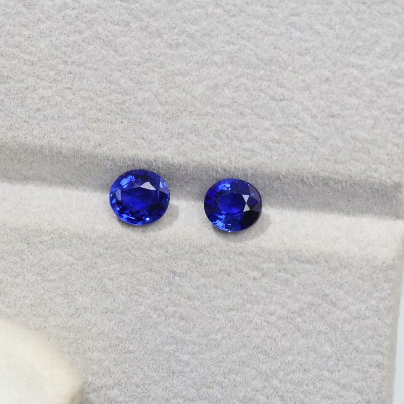 Royal Blue Sapphire - View 2